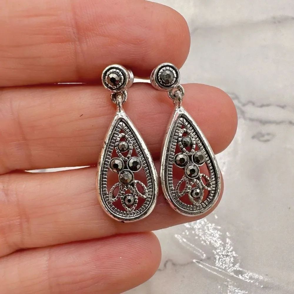 Silver tone tear drop  rhinestone dangle earrings